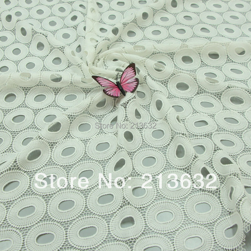 Sewing Eyelet Fabric - Tessuto in pizzo ricamato a occhielli