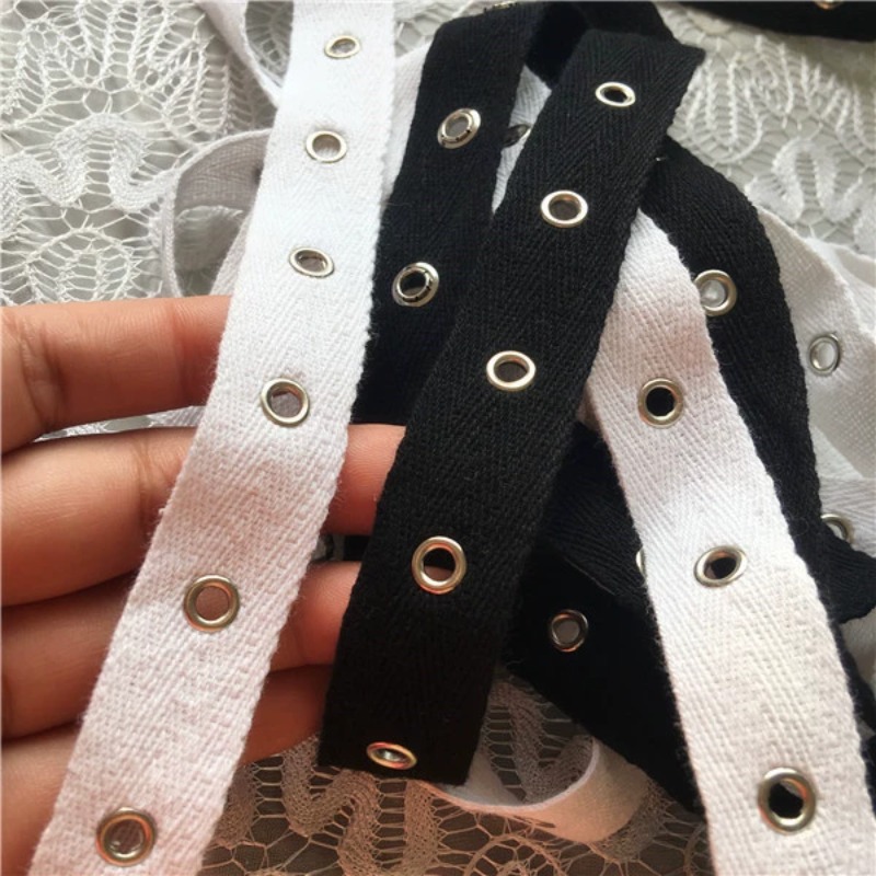 Sewing Eyelet Fabric - Tessitura in cotone bianco e nero